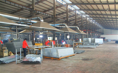 Hebei Bending Fence Technology Co., Ltd fabrika üretim hattı